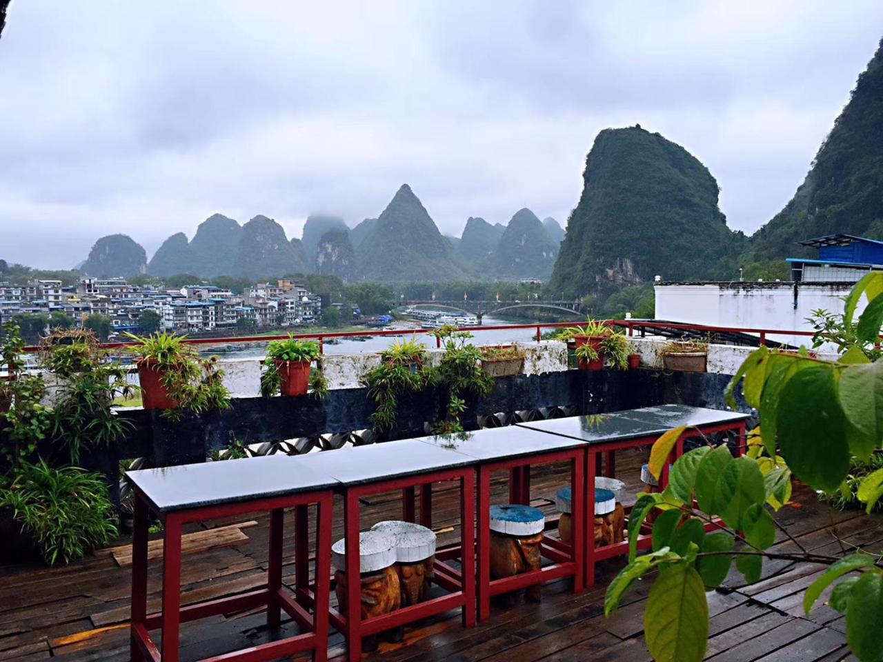 En Attendant Godot Youth Hostel Yangshuo Exterior foto